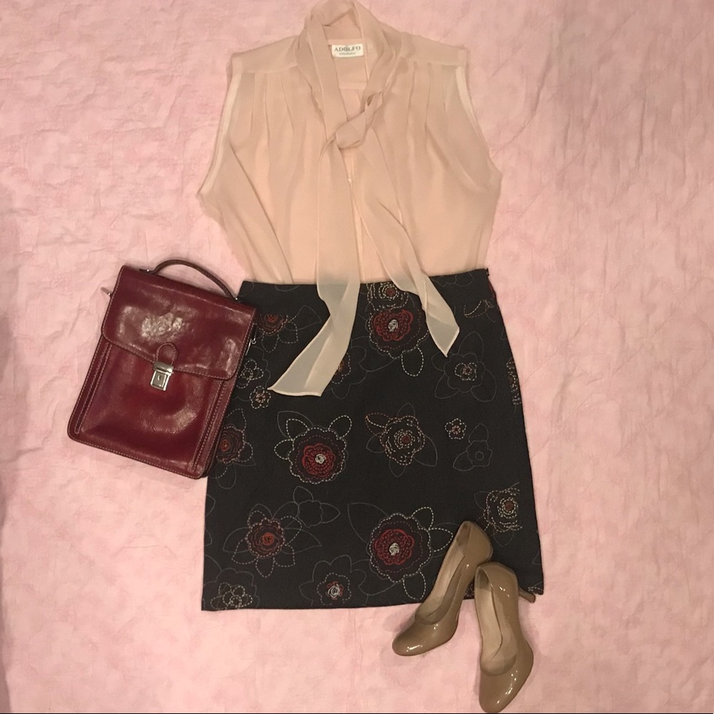 LOFT gray skirt with embroidered flowers